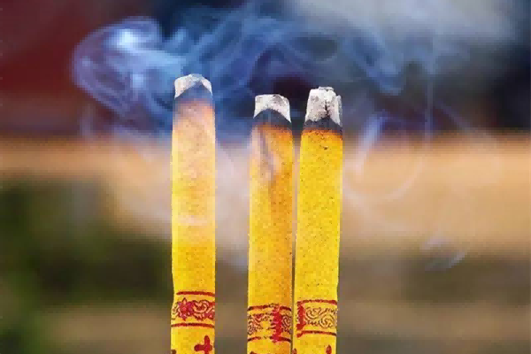 给去世的亲人上香是一根还是三根?去世上香规矩和忌讳? 给去世的亲人上香是一根还是三根?去世上香规矩和忌讳?